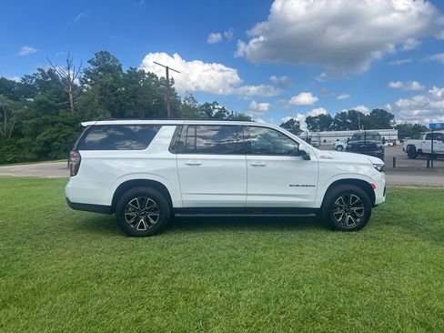 Used 2024 Chevrolet Suburban Z71 w/ Luxury Package AWD/4WD image 9