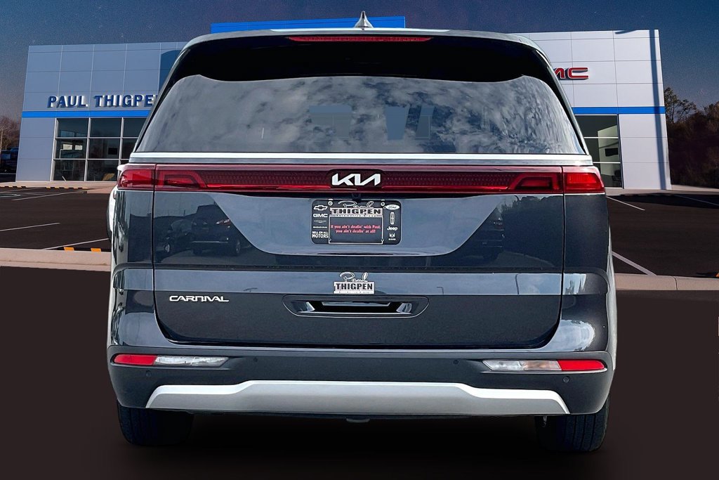 Used 2024 Kia Carnival EX FWD image 6