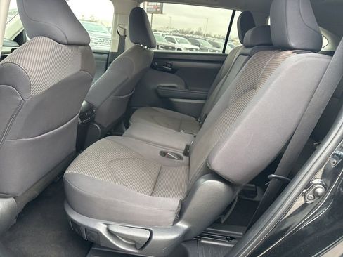 Used 2024 Toyota Highlander LE image 33