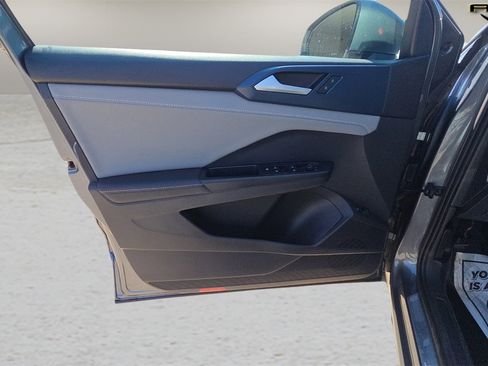 Used 2024 Volkswagen Taos SE image 28