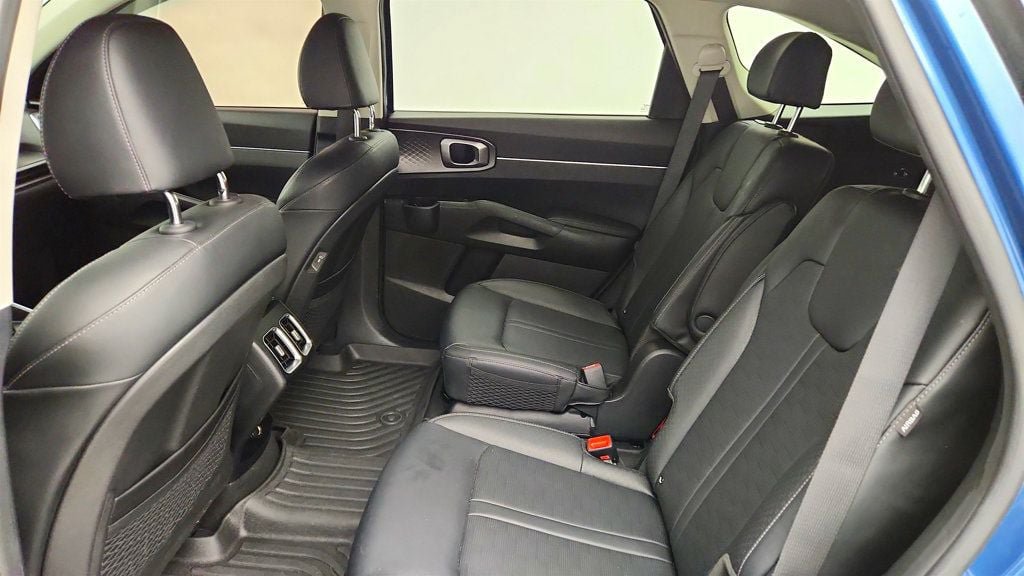 Used 2025 Kia Sorento EX AWD/4WD image 39