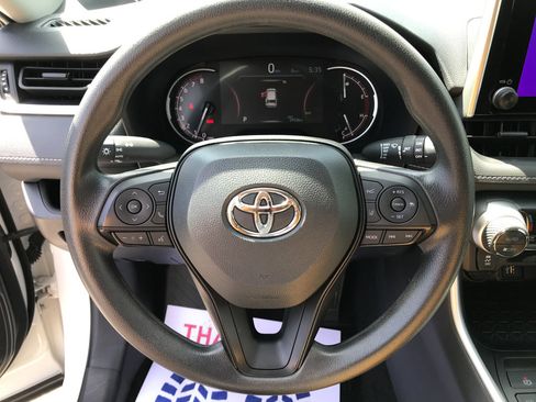 Used 2025 Toyota RAV4 XLE AWD/4WD image 15
