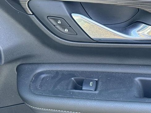 Used 2024 GMC Terrain SLE image 18