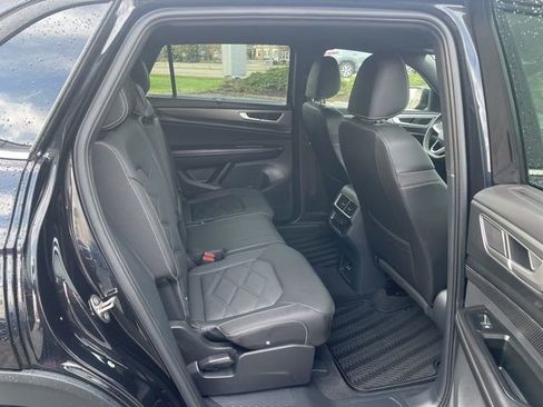 Used 2025 Volkswagen Atlas Cross Sport SE w/ Black Wheel Package image 9