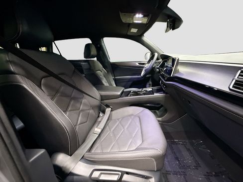 Used 2024 Volkswagen Atlas Cross Sport SE image 28