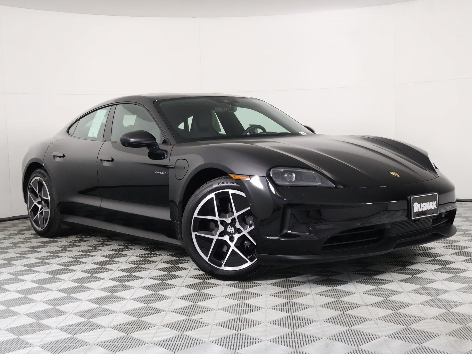 Certified 2026 Porsche Taycan AWD/4WD image 9