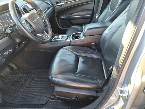 Used 2016 Chrysler 300 Limited image 24