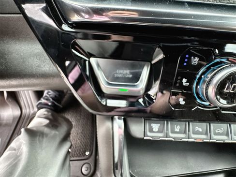 Used 2024 GMC Sierra 2500 Denali w/ Denali Reserve Package image 16