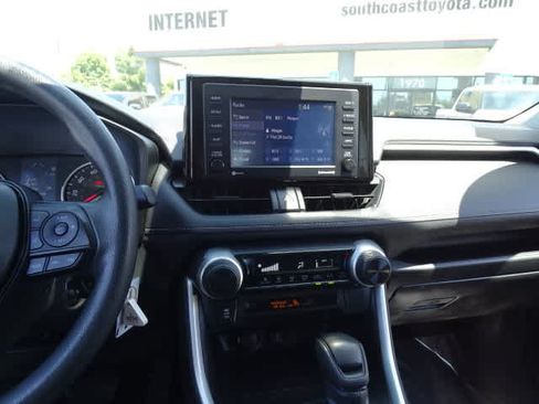Used 2022 Toyota RAV4 LE FWD image 27