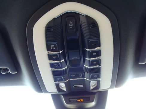 Used 2017 Porsche Macan S image 38