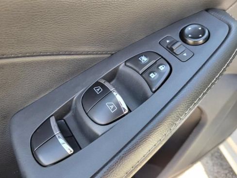Used 2022 Nissan Maxima Platinum FWD image 16