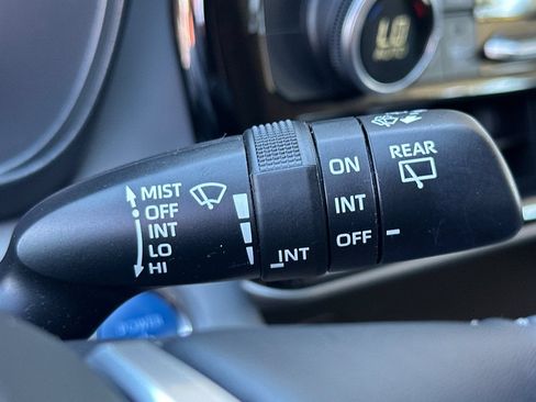 Used 2021 Toyota Highlander LE AWD/4WD image 41