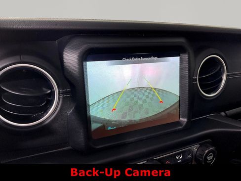 Used 2022 Jeep Wrangler Unlimited Sahara w/ Cold Weather Group AWD/4WD image 10