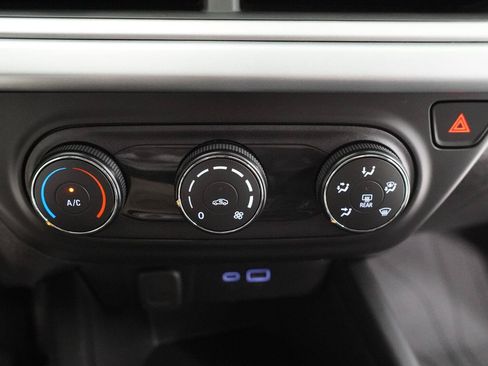 Used 2025 Chevrolet Trax LS FWD image 16
