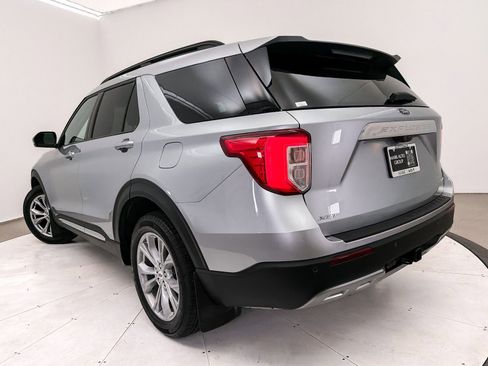 Used 2024 Ford Explorer XLT w/ Equipment Group 202A AWD/4WD image 11
