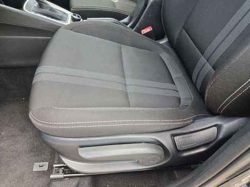 Used 2025 Hyundai Venue SEL FWD image 6