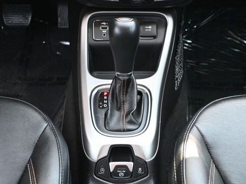 Used 2019 Jeep Compass Latitude FWD image 16