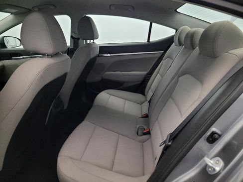 Used 2019 Hyundai Elantra SE FWD image 18