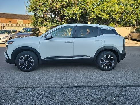 Used 2025 Nissan Kicks SV AWD/4WD image 3