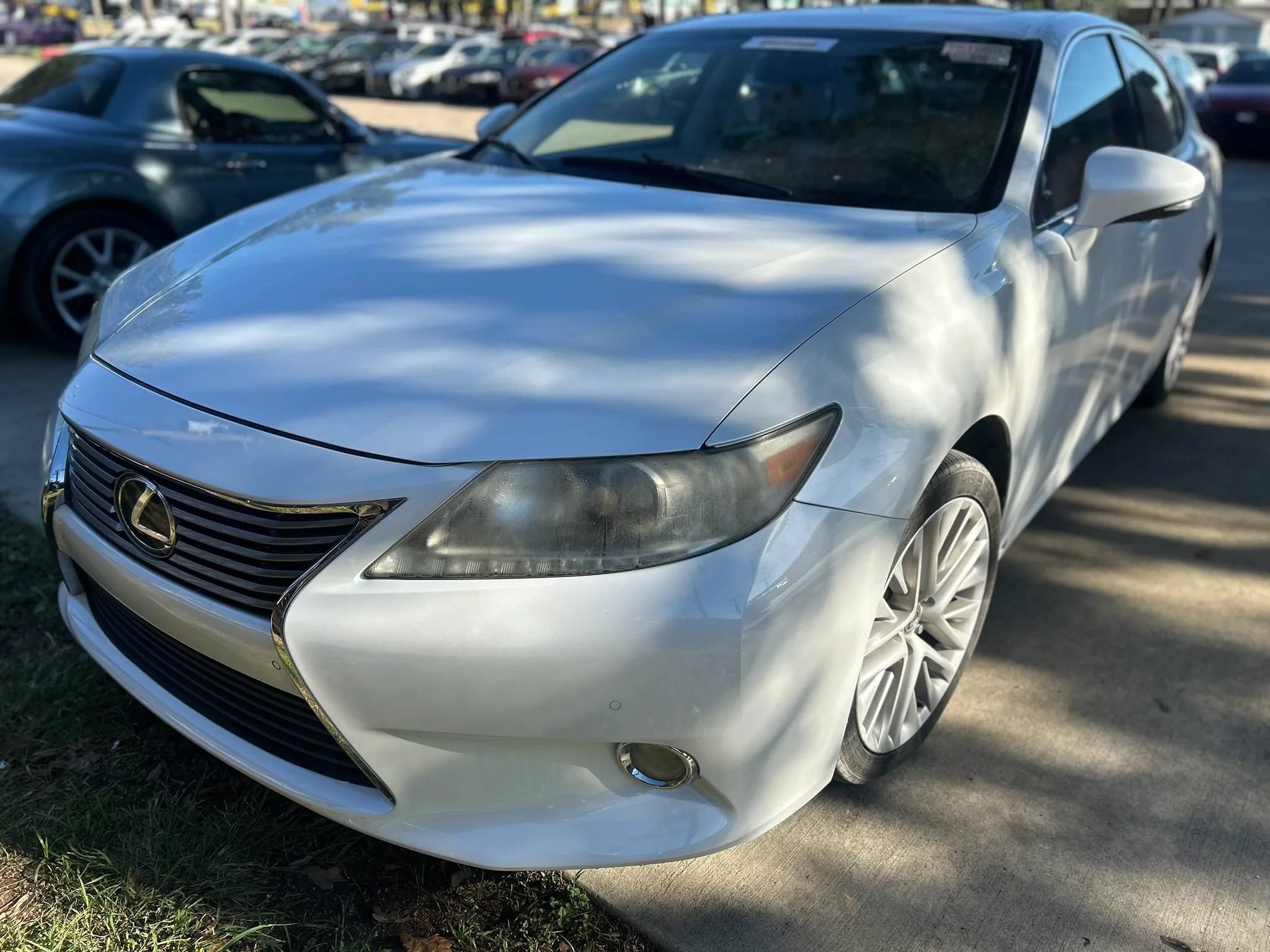 Used 2013 Lexus ES 350 w/ Luxury Pkg FWD image 2