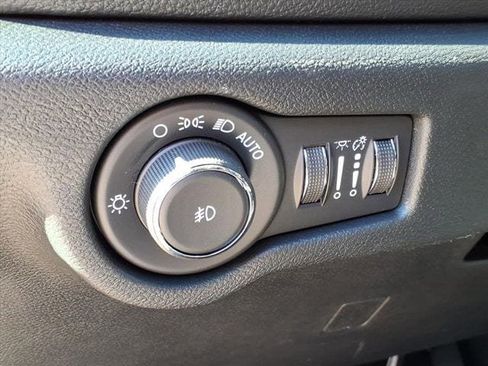 New 2026 Chrysler Pacifica Select w/ S Appearance Package image 18