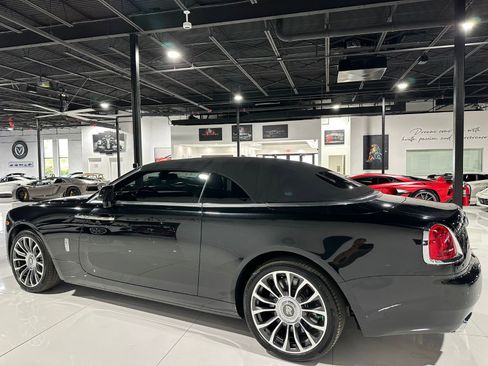 Used 2019 Rolls-Royce Dawn image 11