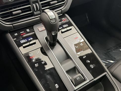 New 2026 Porsche Macan image 17