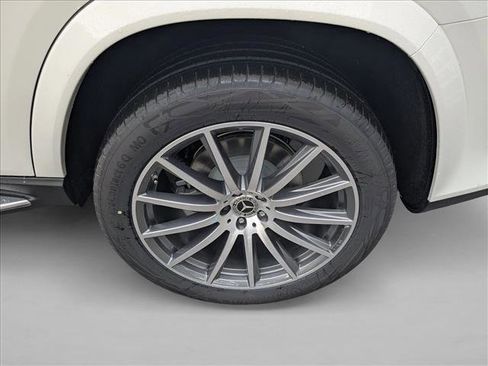 New 2026 Mercedes-Benz GLS 580 4MATIC image 9
