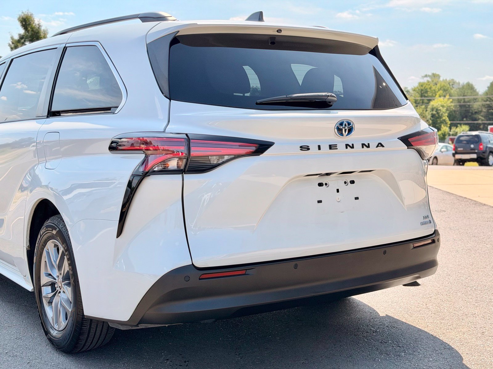 Used 2021 Toyota Sienna XLE FWD image 4