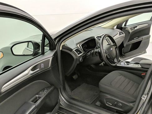 Used 2020 Ford Fusion SE image 11