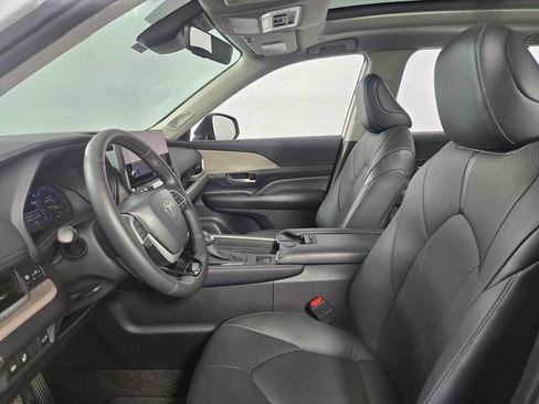Used 2024 Toyota Grand Highlander Limited image 14