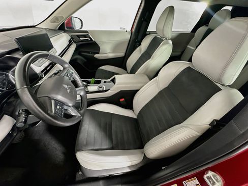 Used 2025 Mitsubishi Outlander SE FWD image 13