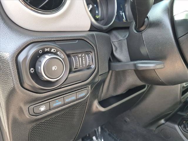 Used 2021 Jeep Wrangler Unlimited Sahara AWD/4WD image 28