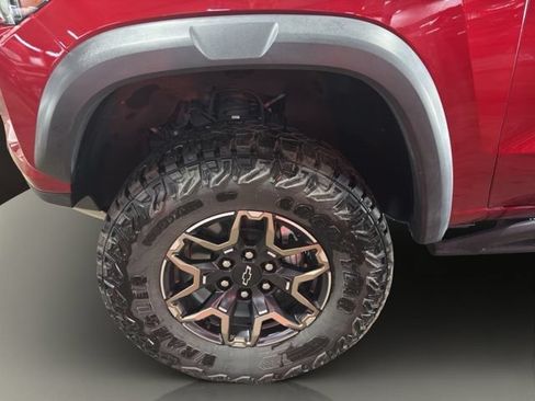Used 2024 Chevrolet Colorado ZR2 w/ Technology Package AWD/4WD image 15