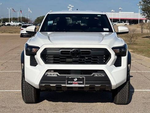 Used 2024 Toyota Tacoma TRD Off-Road image 3