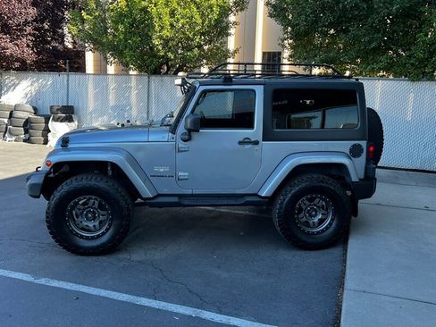 Used 2014 Jeep Wrangler Sahara w/ Connectivity Group AWD/4WD image 4