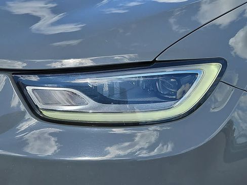 Used 2021 Chrysler Pacifica Limited w/ Premium & Safety Sphere Group AWD/4WD image 8