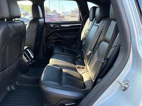 Used 2017 Porsche Cayenne S AWD/4WD image 13
