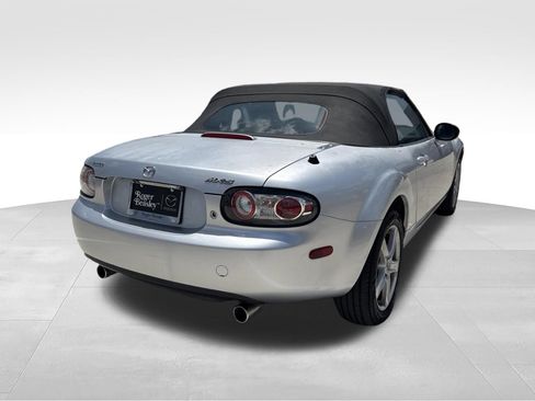 Used 2006 MAZDA MX-5 Miata Touring RWD image 5
