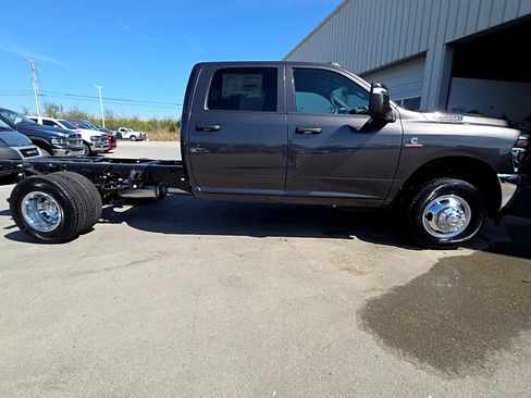 New 2026 RAM 3500 Tradesman w/ Chrome Appearance Group A AWD/4WD image 4