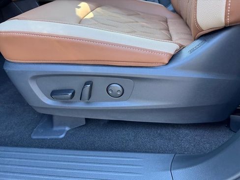 New 2026 Nissan Pathfinder Platinum image 17