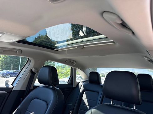 Certified 2023 Volkswagen Jetta SE w/ Panoramic Sunroof Package FWD image 21