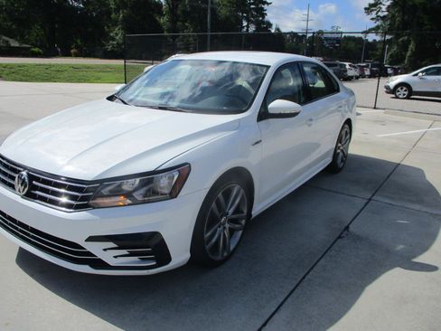 Used 2018 Volkswagen Passat 2.0T R-Line FWD image 23