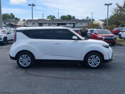 Used 2025 Kia Soul LX FWD image 5