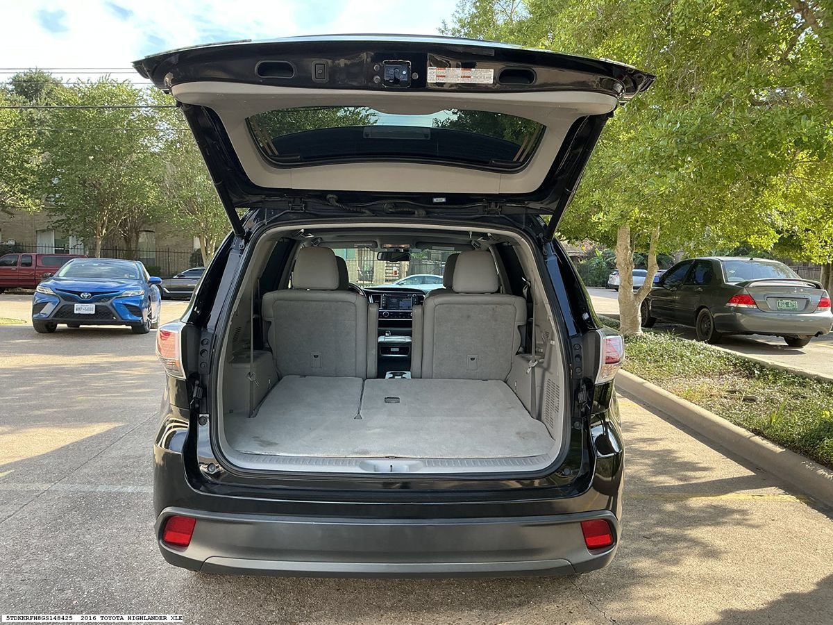 Used 2016 Toyota Highlander XLE FWD image 10