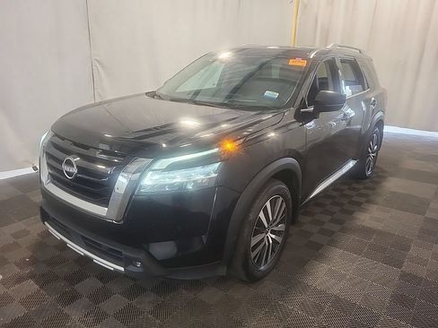 Used 2022 Nissan Pathfinder Platinum AWD/4WD image 2