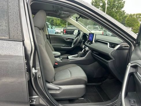 Used 2025 Toyota RAV4 XLE FWD image 17