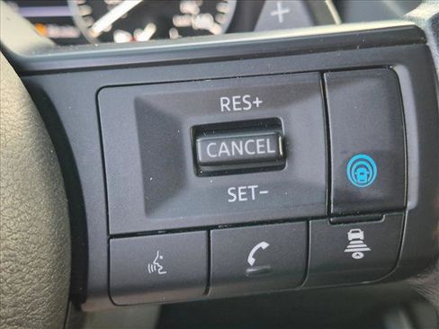 Used 2024 Nissan Rogue SV AWD/4WD image 13
