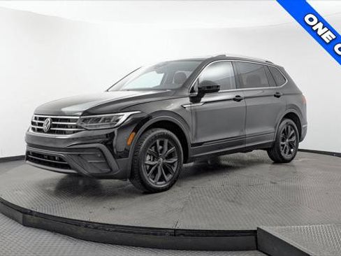 Used 2024 Volkswagen Tiguan SE FWD image 2