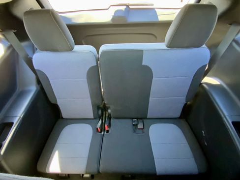 Used 2018 Chevrolet Traverse LT image 27